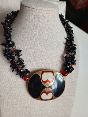 Modernist 80s Red Apple Brass Triple Strand Stone Chips 14in Necklace